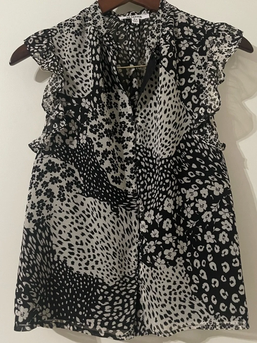 BB Dakota Mixed Reviews Ruffle Sleeve Blouse Black & White Floral Leopard XS
